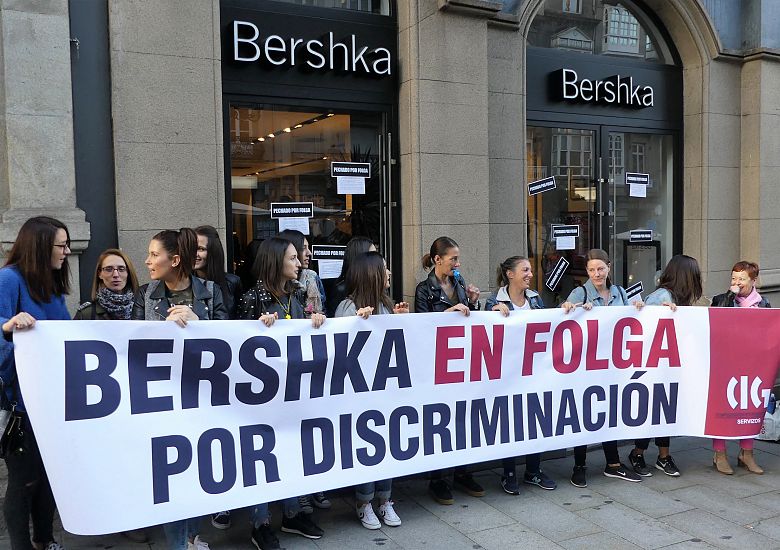 17-10-26 ProtestaFolgaBershkaVigo06.JPG